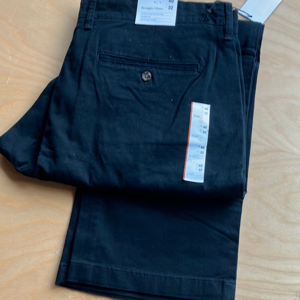 Men’s Black Straight Chino Pants